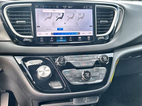 New 2026 Chrysler Voyager LX image 20