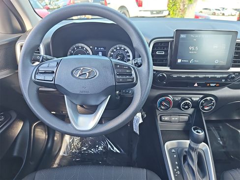 Certified 2022 Hyundai Venue SE image 15