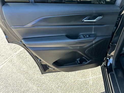 Used 2025 Jeep Grand Cherokee L Altitude RWD image 16