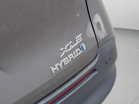 Used 2023 Toyota Sienna XLE image 24