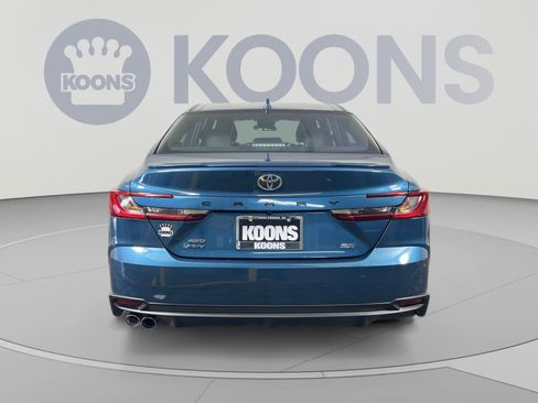 Used 2025 Toyota Camry SE AWD/4WD image 5