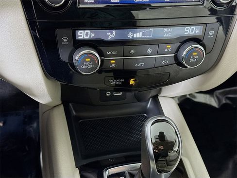 Certified 2022 Nissan Rogue Sport SV image 8