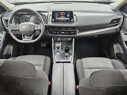 Used 2025 Nissan Rogue SV image 17