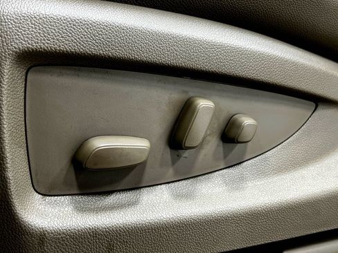 Used 2019 GMC Yukon SLT AWD/4WD image 16