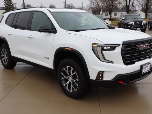 Used 2024 GMC Acadia AT4 w/ Luxury Package image 3