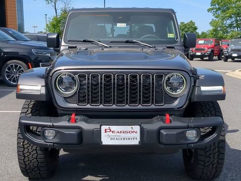 Used 2024 Jeep Gladiator Rubicon AWD/4WD image 8