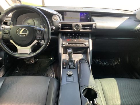 Used 2017 Lexus IS 300 AWD image 9