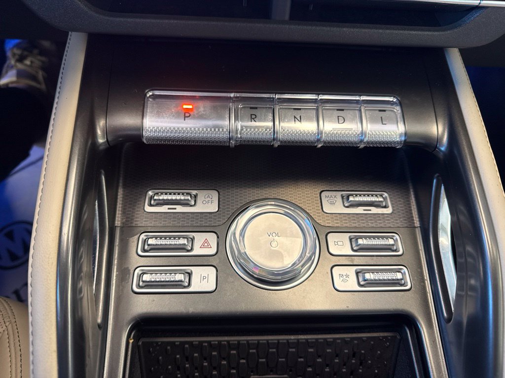 Used 2025 Lincoln Nautilus Premier AWD/4WD image 22