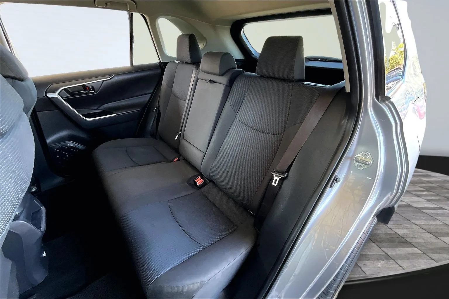 Used 2019 Toyota RAV4 LE FWD image 19