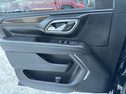 Used 2022 GMC Yukon XL SLE image 23