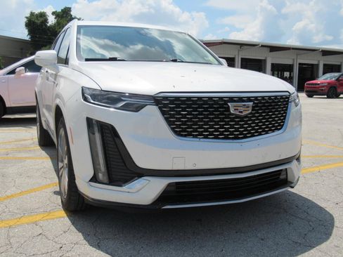 Used 2022 Cadillac XT6 Premium Luxury AWD/4WD image 3