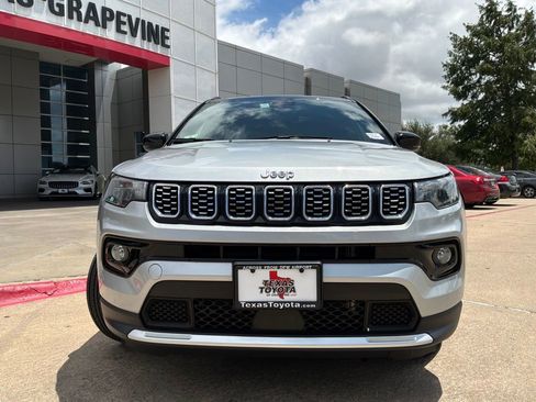 Used 2025 Jeep Compass Limited AWD/4WD image 3