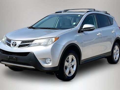 Used 2013 Toyota RAV4 XLE FWD image 2