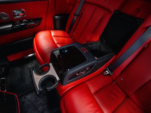 Used 2023 Rolls-Royce Phantom Sedan image 78