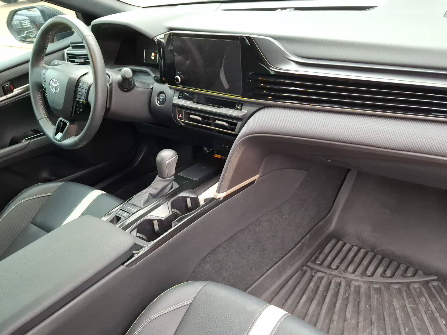 Used 2025 Toyota Camry SE w/ Convenience Package FWD image 34