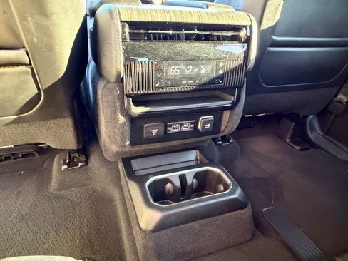 Certified 2024 Jeep Wagoneer Series III image 33