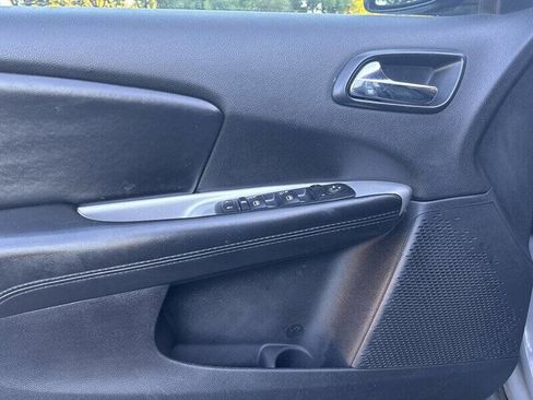 Used 2020 Dodge Journey SE image 10