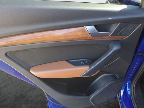 Used 2022 Audi Q5 e Premium w/ Convenience Package image 16