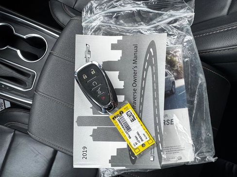 Used 2019 Chevrolet Traverse LT w/ LT Premium Package image 32