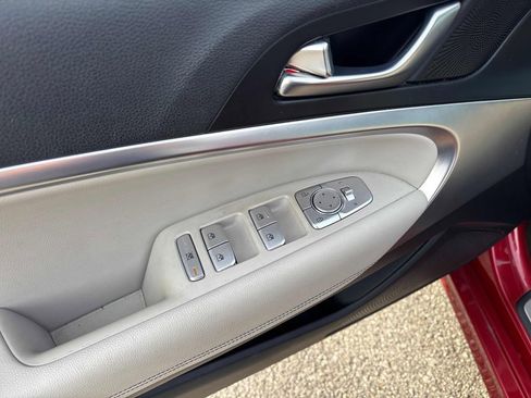 Used 2019 Genesis G70 2.0T Advanced image 10