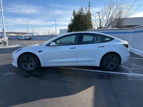 Used 2023 Tesla Model 3 Standard Range image 2