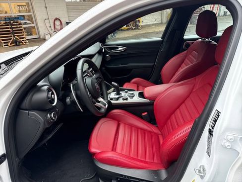 Used 2024 Alfa Romeo Giulia Veloce image 16