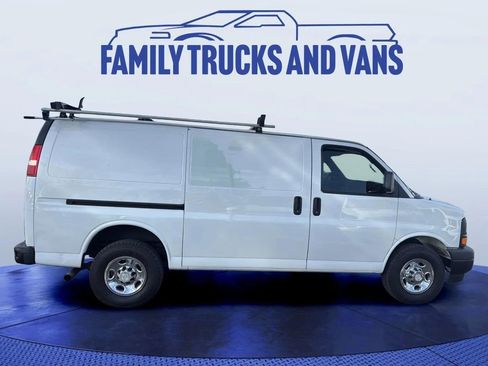 Used 2017 Chevrolet Express 2500 image 6