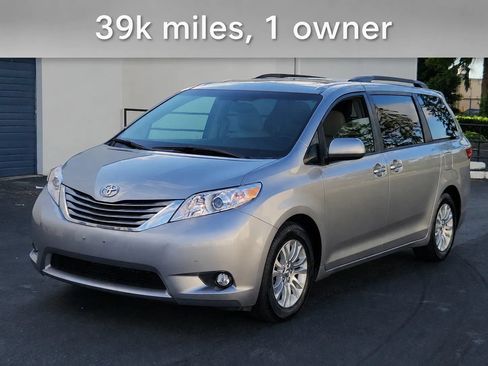 Used 2016 Toyota Sienna XLE w/ XLE Navigation Package FWD image 1
