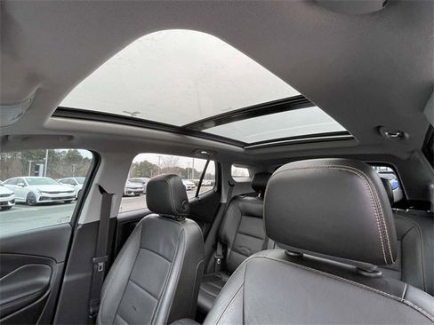 Used 2021 GMC Terrain SLT w/ Elevation Edition image 2