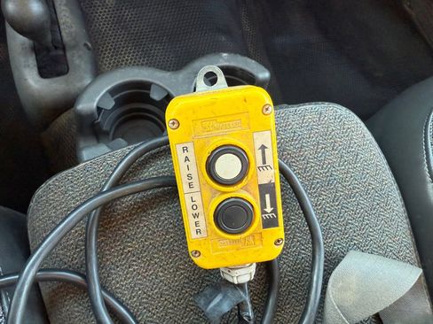 Used 2003 Chevrolet Silverado 3500 4x4 Regular Cab w/ Snow Plow Prep Package image 13