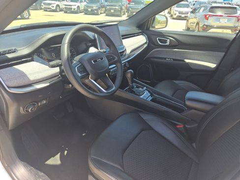 Used 2024 Jeep Compass Latitude AWD/4WD image 11