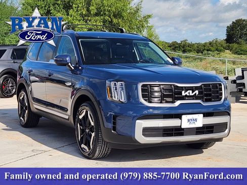 Used 2025 Kia Telluride S AWD/4WD image 2