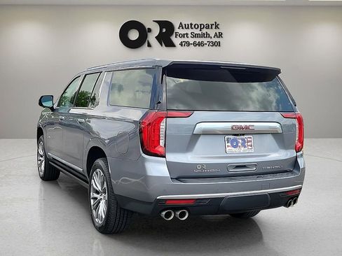 Used 2022 GMC Yukon XL Denali w/ Denali Premium Package AWD/4WD image 4