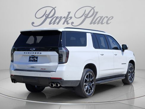 Used 2025 Chevrolet Suburban RST w/ Comfort Package RWD image 5