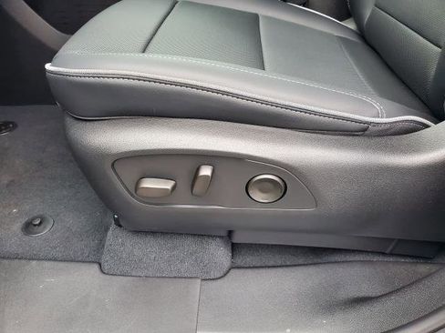 New 2025 Chevrolet Silverado EV LT image 11