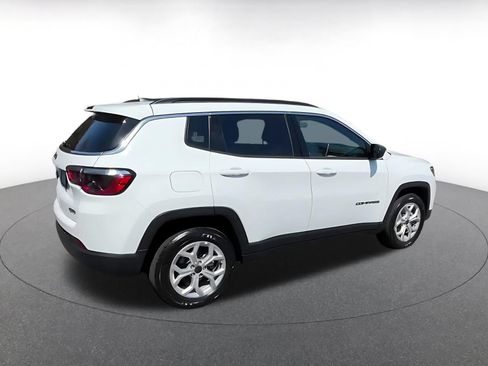 Used 2025 Jeep Compass Latitude AWD/4WD image 15