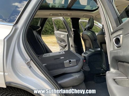 Used 2023 Volvo XC60 T8 Plus image 38