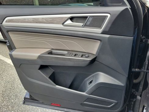 Used 2023 Volkswagen Atlas Cross Sport SE image 34