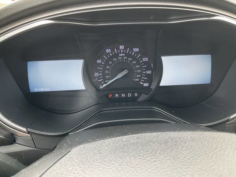 Used 2019 Ford Fusion SE image 16