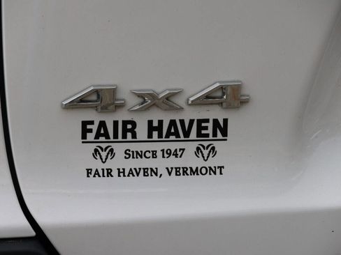 Used 2019 Jeep Cherokee Limited image 36