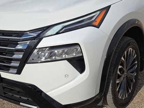 Used 2024 Nissan Rogue Platinum w/ Platinum Premium Package image 9