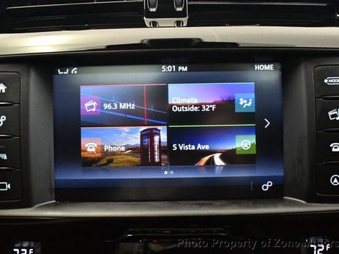 Used 2017 Jaguar XE Premium image 42