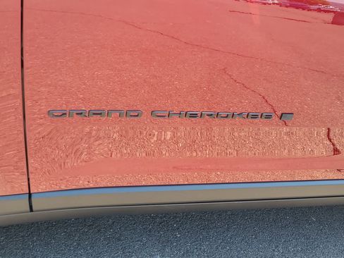 New 2025 Jeep Grand Cherokee Altitude w/ Trailer Tow Package image 15