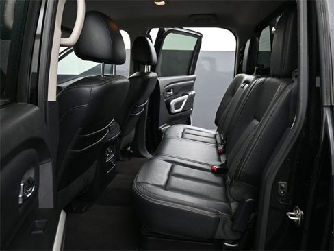 Used 2017 Nissan Titan SV image 9