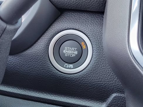 New 2026 RAM 2500 Laramie AWD/4WD image 11