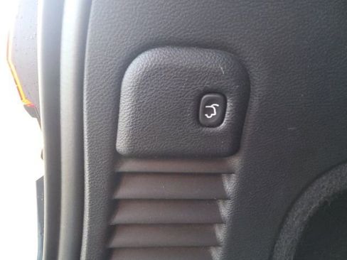 Used 2018 Jeep Grand Cherokee Altitude image 16