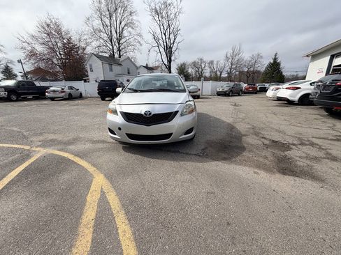 Used 2009 Toyota Yaris Sedan image 3