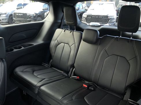 New 2026 Chrysler Pacifica Select image 20