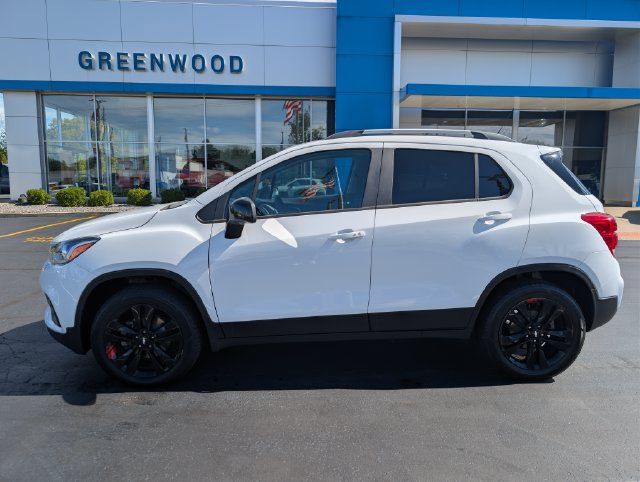 Used 2020 Chevrolet Trax LT w/ Redline Edition AWD/4WD image 2