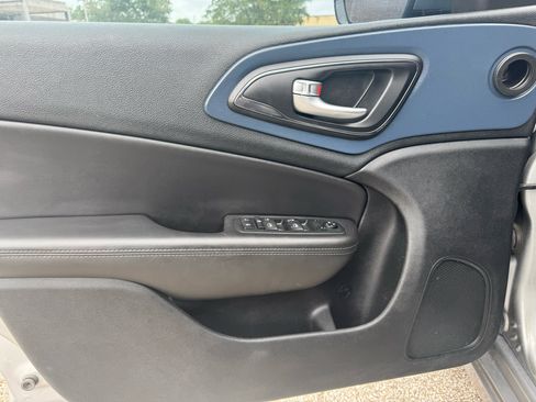 Used 2015 Chrysler 200 S image 18